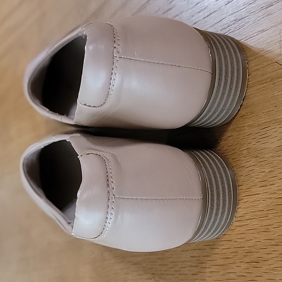 Women's Clarks Juliet Palm Praline Leather Pumps, Cream, Size 7N, New W/O Box - Picture 4 of 9